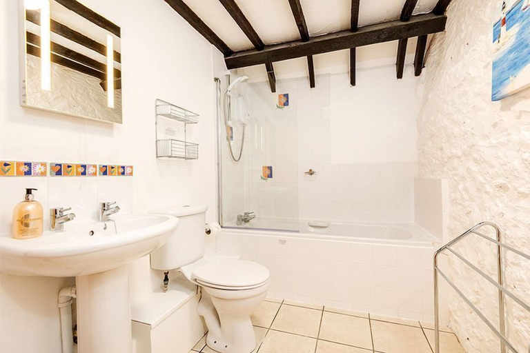 Bathroom 4, Berehayes Holiday Cottages, Dorset