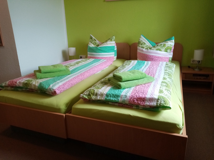 Bedroom 3, Pension & Gaststätte Sommerfrische, Erzgebirgskreis