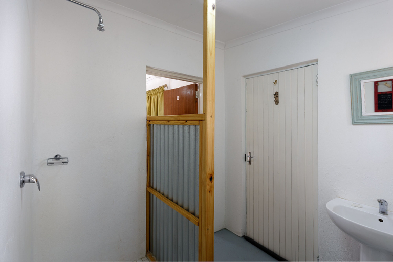 Bathroom 4, Karoo Pandok, Xhariep