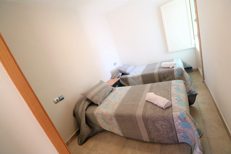 Bedroom 4, InmoBooking Elisabet en primera línea de Mar, Tarragona