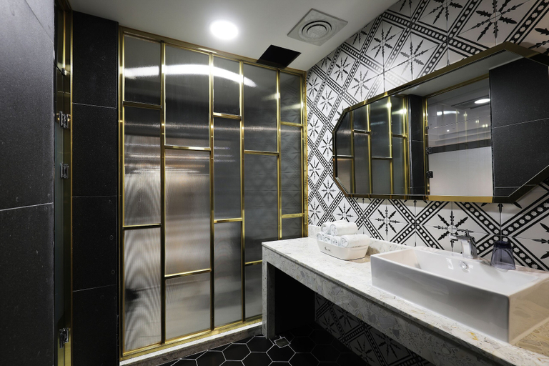 Bathroom 3, El Tower Hotel, Gunsan