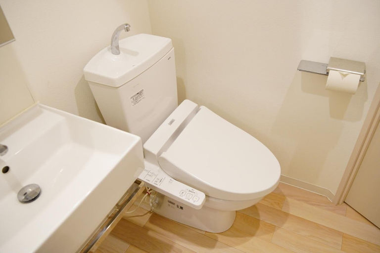 Bathroom 5, Asakusa Hotel 302, Taitō