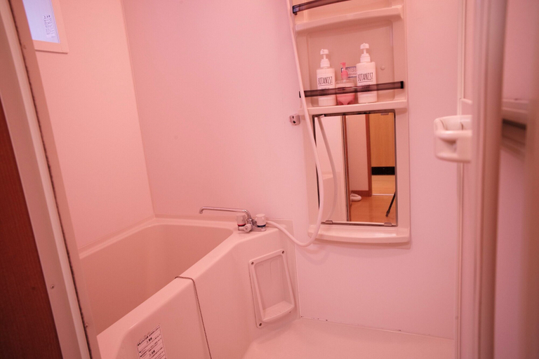 Bathroom 2, Hosei Apartment 201, Kobe
