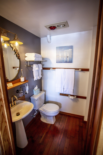 Bathroom 4, The Newport Belle, Lincoln