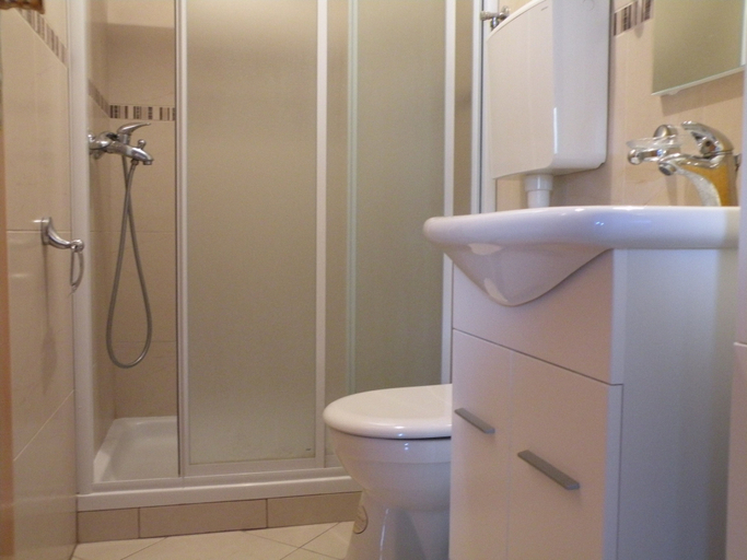 Bathroom 3, Sea of Eden, Pojezerje