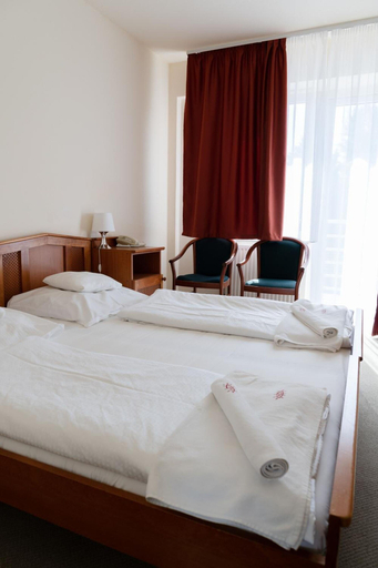 Bedroom 2, Well Hotel, Siklósi