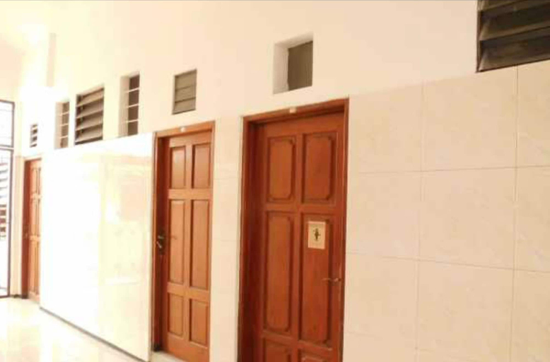 Others 5, Kost Harian 86, Surabaya