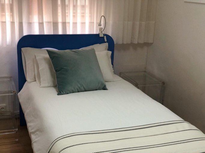Bedroom 2, Funcional y Elegante en el centro junto guggenheim by Urban Hosts, Vizcaya