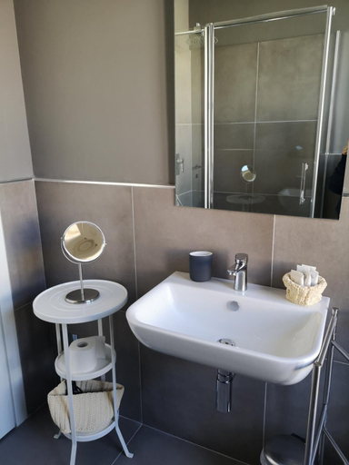 Bathroom 4, Pep's Rooms By The Sea, Trieste