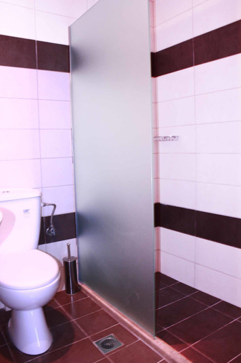 Bathroom 5, Apollo Hotel, Attica