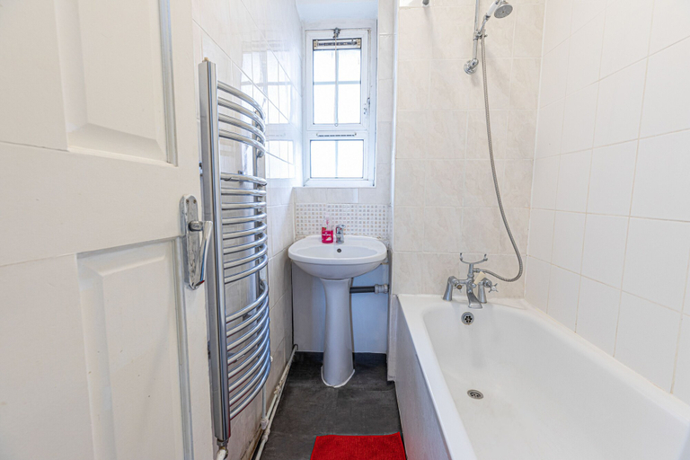 Bathroom 4, Tower Bridge Accommodation - 22, London