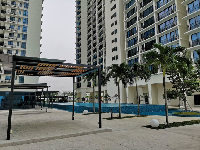 Exterior & Views 8