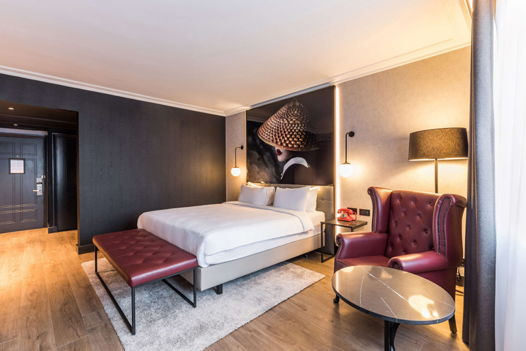 Bedroom 4, Radisson RED Hotel London Heathrow, London