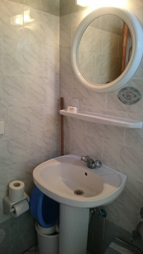 Bathroom 3, Dakis Studios, Ionian Islands