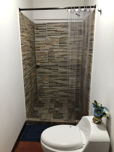 Bathroom 5, Finca Hotel Brasilia, Caicedonia