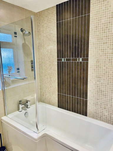 Bathroom 5, The Thorpe Guesthouse, Cambridgeshire