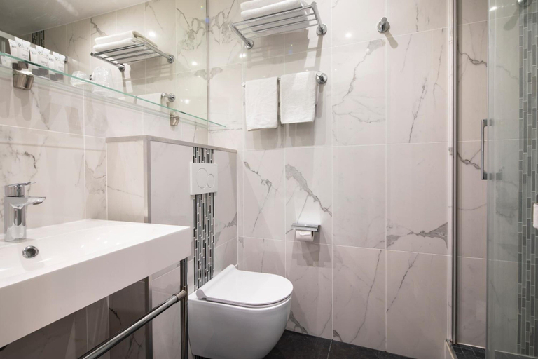 Bathroom 4, Hotel de Geneve, Paris