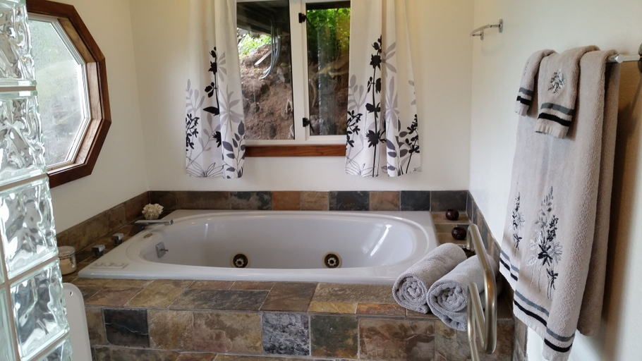 Bathroom 4, Volcano Acres Ranch B&B, Hawaii