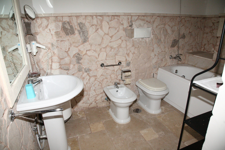 Bathroom 3, Agriturismo Tenuta Mazzetta, Brindisi