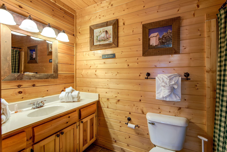 Bathroom 4, Secret Romance, Sevier