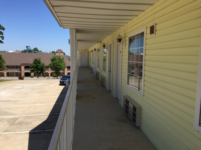 Exterior & Views 10