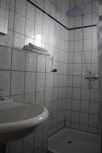 Bathroom 5, Gasthof-Pension Kirchenwirt, Landshut