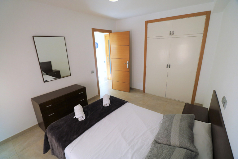Bedroom 3, InmoBooking Elisabet en primera línea de Mar, Tarragona