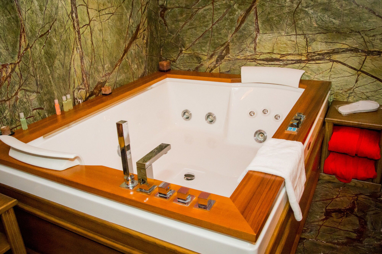 Bathroom 4, Hotel Leopold I, Novi Sad