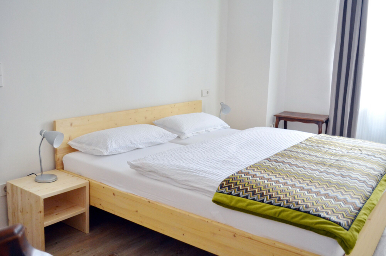 Bedroom 4, Cafe Verkehrt - Kultur Genuss Hotel, Waldshut
