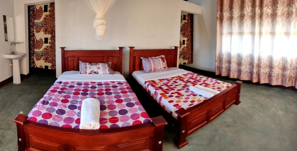 Bedroom 2, Tangi Safaris Lodge, Nwoya