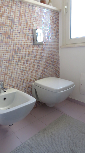 Bathroom 4, Luna Rossa Rooms, Cagliari