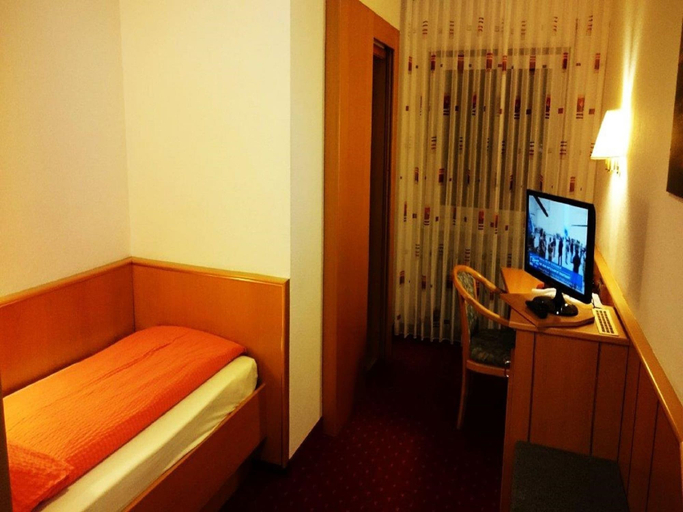 Bedroom 2, Hotel Goldbächel, Bad Dürkheim