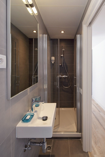 Bathroom 3, Hotel Sagrada Familia Apartments, Barcelona