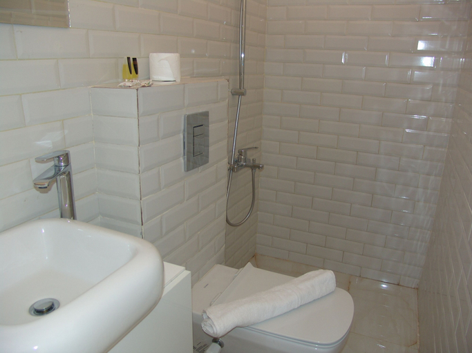 Bathroom 4, Velvet Hotel, 'Abdin
