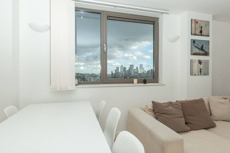 Others 4, Centrally Located Spacious Flat, London