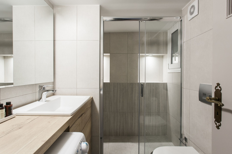 Bathroom, UPSTREET Deluxe & Stylish 2 BD Apartment, Attica