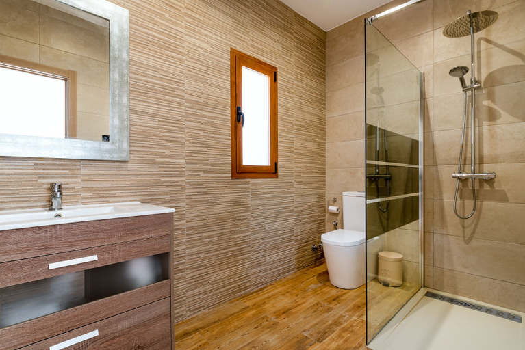 Bathroom 4, Alpujarra Arena, Granada