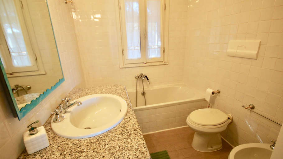 Bathroom 3, Villamore, Olbia-Tempio