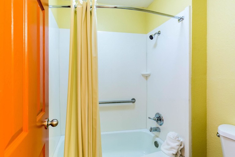Bathroom 3, Rodeway Inn, Galveston