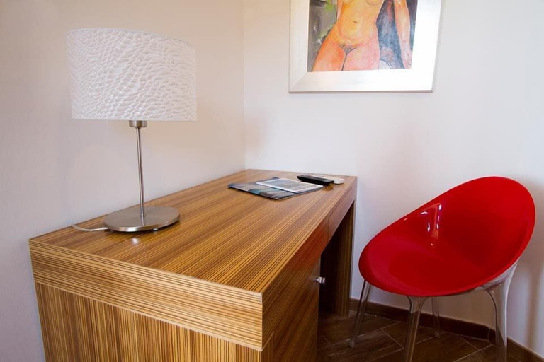 Room 5, Nuraghe Apartments, Cagliari