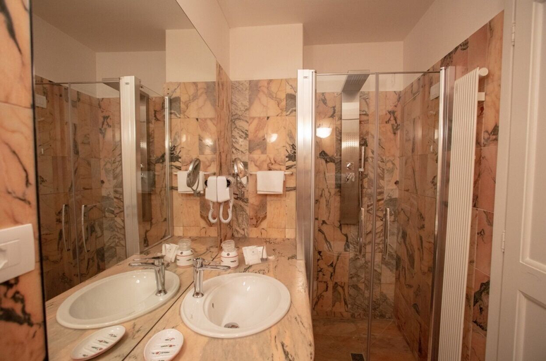 Bathroom 4, Hotel Ristorante La Bastiglia, Perugia