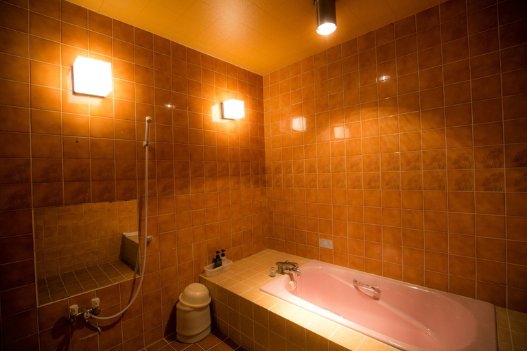 Bathroom 5, Kanku Kokusai Hotel, Wakayama