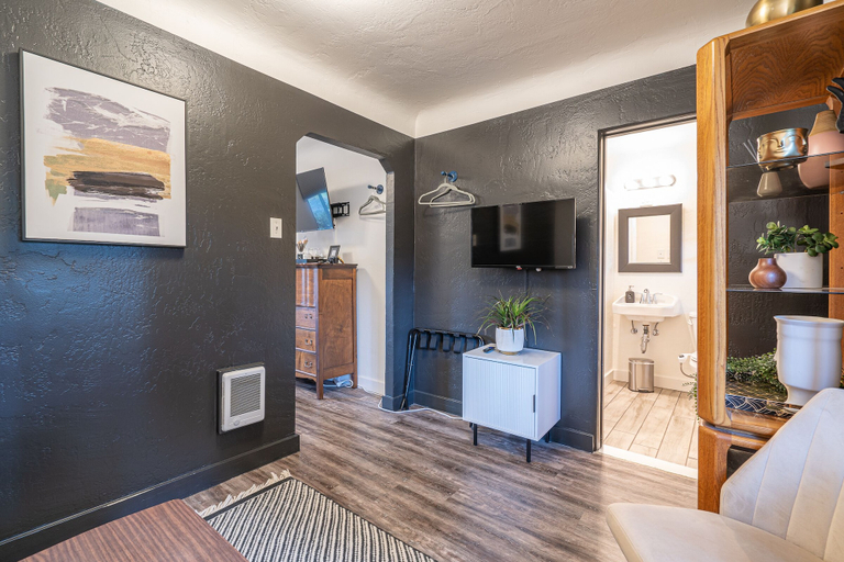 Others 5, b.side motel + rv, Coos