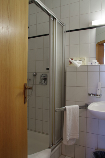 Bathroom 5, Zum Treuen Bartel, Ludwigsburg
