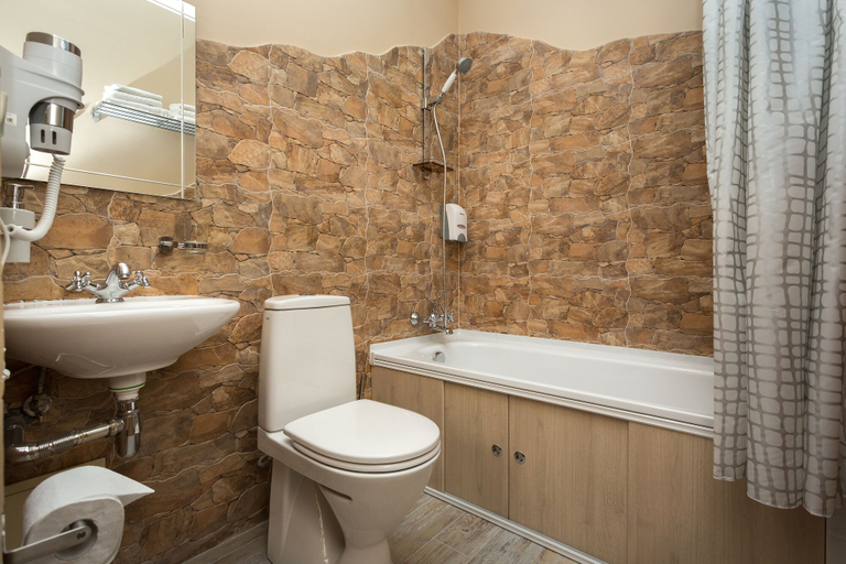 Bathroom 3, 3 Gnoma hotel, Sankt-Peterburg gorsovet