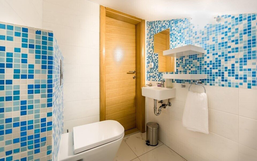 Bathroom 4, Hacienda Babina, Cres