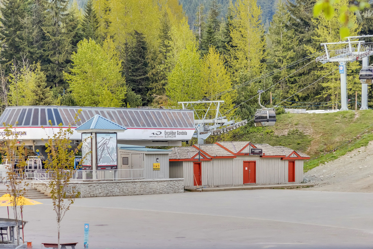 Exterior & Views 2, Powder's Edge by Whiski Jack, Squamish-Lillooet
