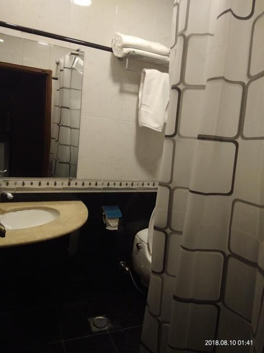 Bathroom 4, Holiday Grand Resort, Rawalpindi