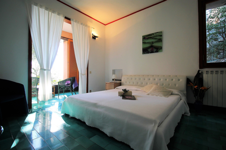 Bedroom 3, Villa Limoni, Genova