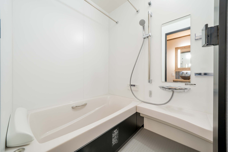 Bathroom 5, RESI STAY Villa Silktree, Kyoto